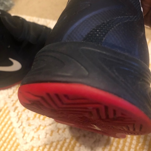 Men’s worn once Nike Sneaker.  11.5 - Picture 4 of 7